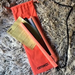 Amika flat iron